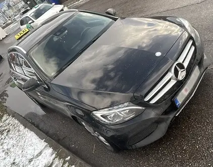 Mercedes C 200 d, ktorý slúžil v minulosti ako taxi a najazdil viac ako 615-tisíc kilometrov.