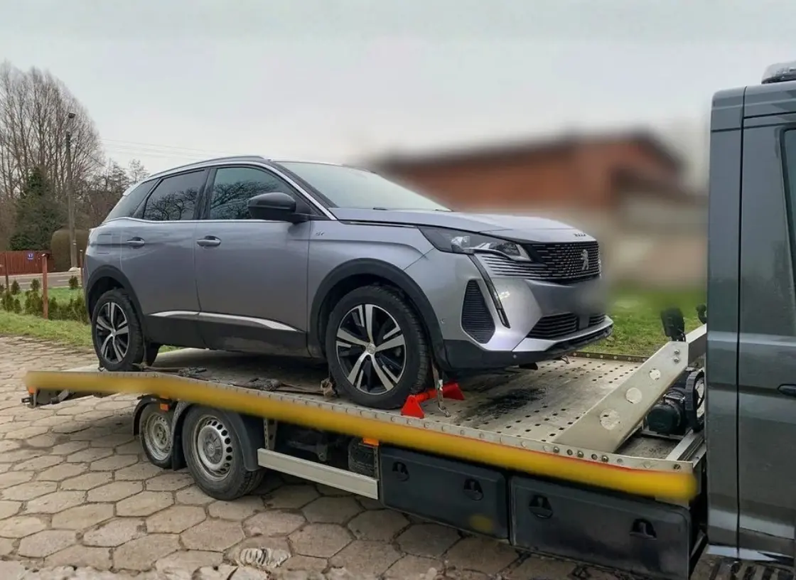 Vozidlo značky Peugeot zadržané poľskými vyšetrovateľmi. (zdroj: www.cbsp.policja.pl)